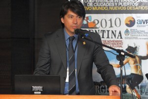 Presentación del Dr. Róger Ríos en la actividad.