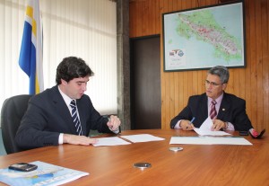 En el orden usual: Christian Manrique - Presidente RETE y Luis Guillermo Carpio - Rector UNED.